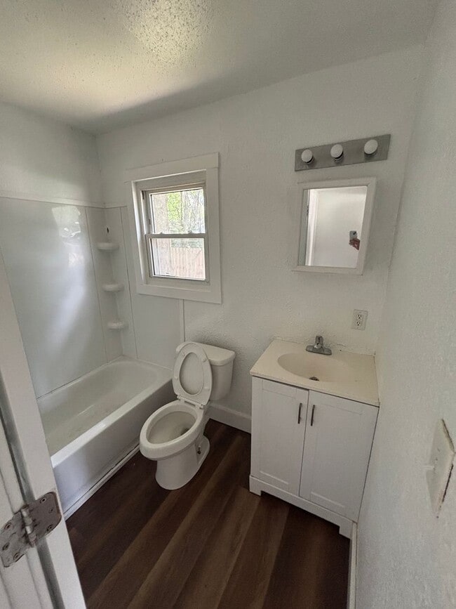 Building Photo - Big Backyard, Cozy Feel
