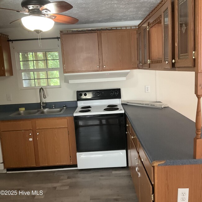Building Photo - 162 Ranchland Dr