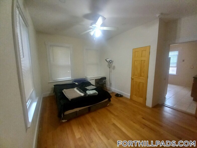 Building Photo - 190 Highland St