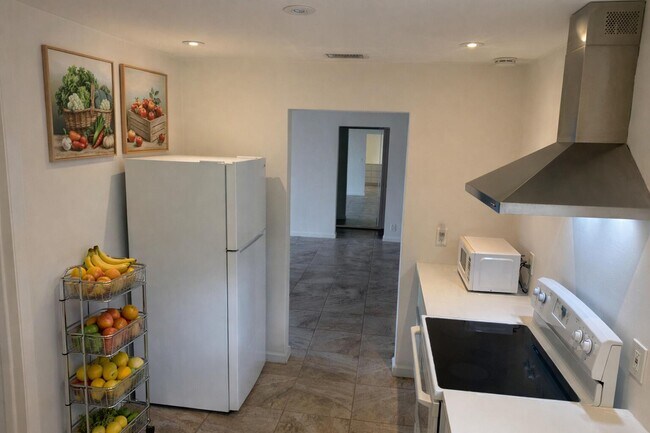 Building Photo - 100 NW 27th St