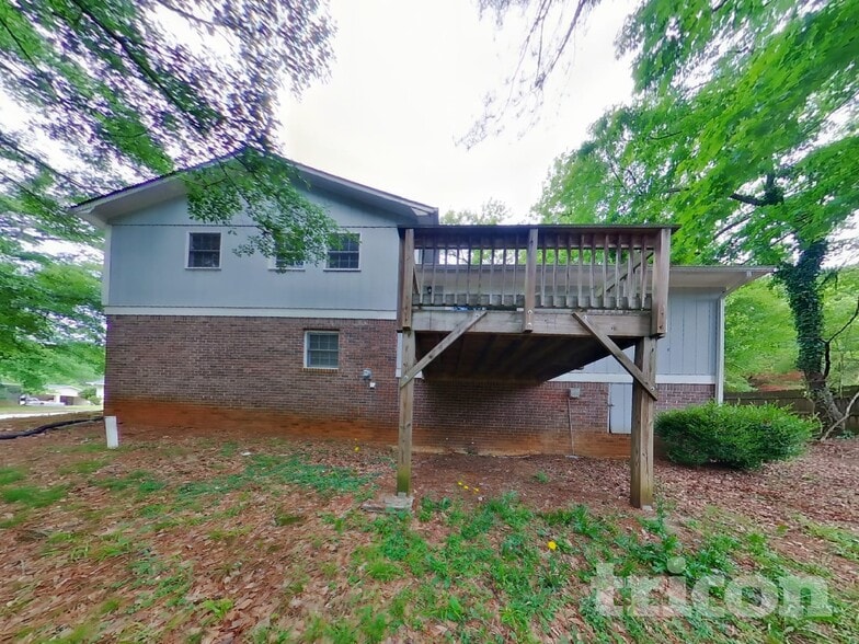 Building Photo - 887 Sheppard Way