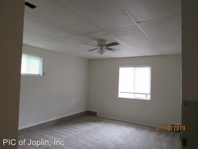 Building Photo - 2105 Delaware Ave