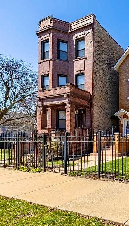 Primary Photo - 2356 S Lawndale Ave