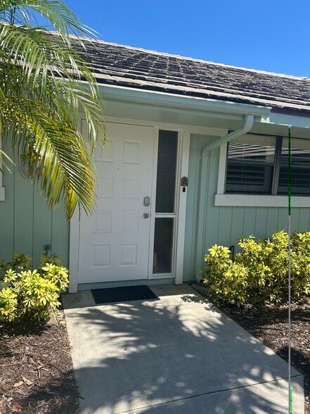 Building Photo - 1127 E Seminole Ave