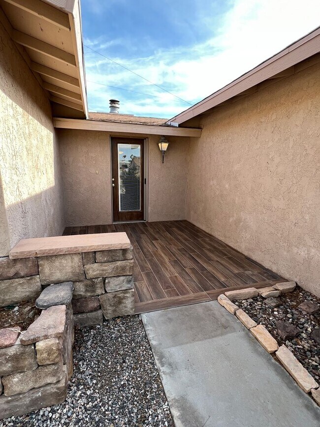 Building Photo - 3236 Silversmith Dr