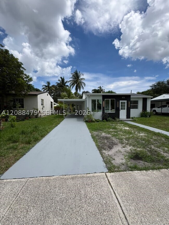 Building Photo - 825 S 28th Ave