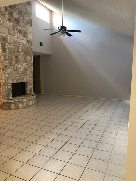 Living room - 7623 UTSA Boulevard