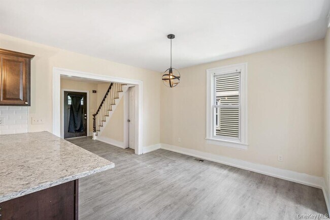 Building Photo - 5 Mills Ave