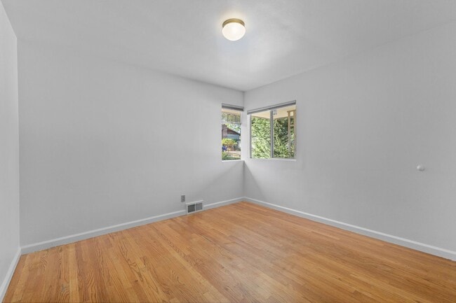 Building Photo - 4bd/2ba Seattle House