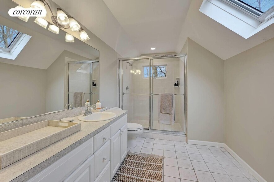 Building Photo - 20 Surrey Ct