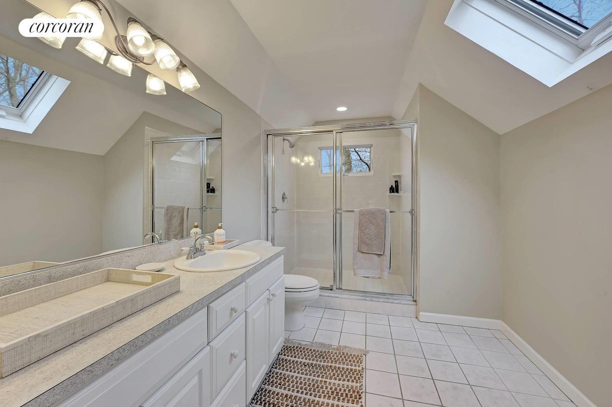 Building Photo - 20 Surrey Ct