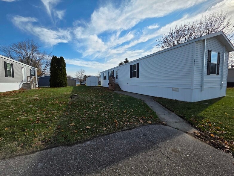 Building Photo - 3727 Birch St