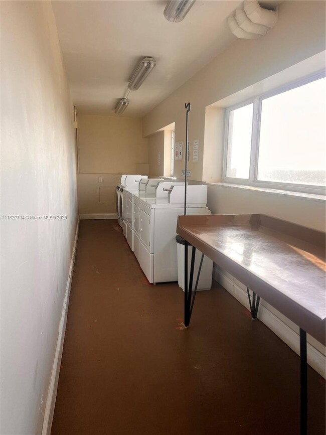 Building Photo - 300 Oregon St