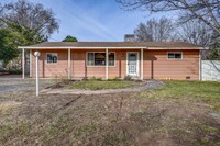 Building Photo - Home for Rent Near Willow Lake!