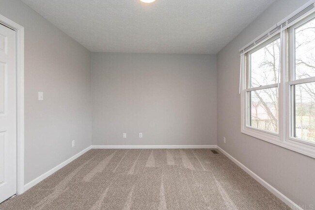 Building Photo - Willow Court Bloomington