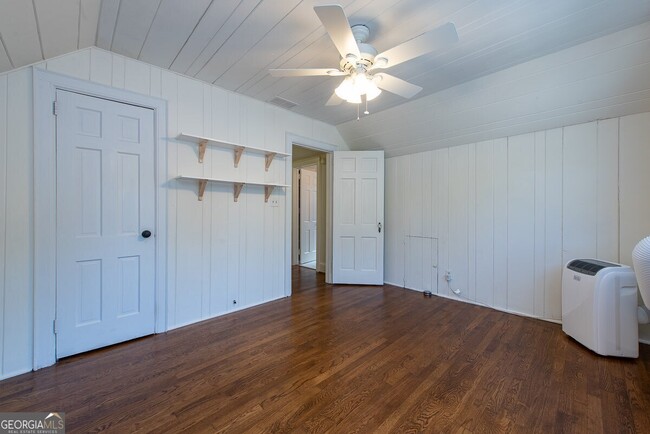 Building Photo - 208 Shadowmoor Dr
