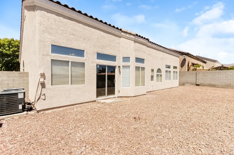 Building Photo - 5914 Buena Tierra St
