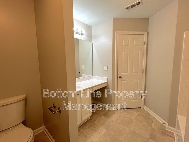 Building Photo - 7637 Abigail Glen Dr