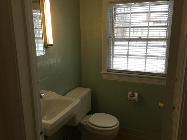 Building Photo - Townhomes on Englewood