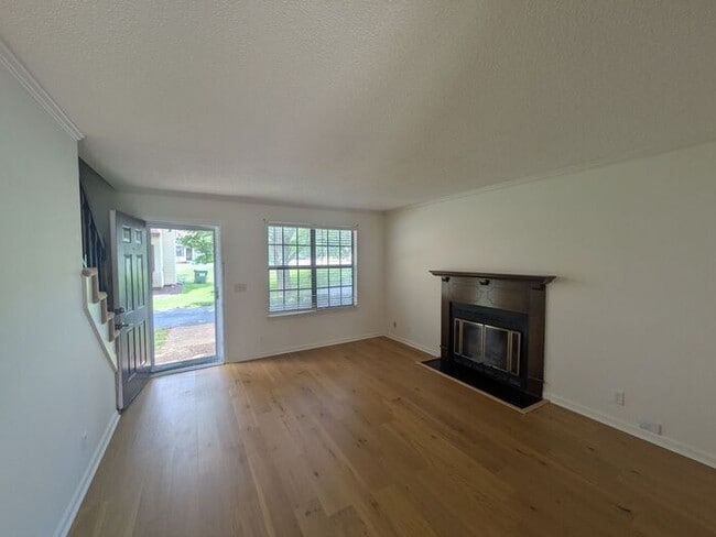 Building Photo - 1107 Quail Ct W