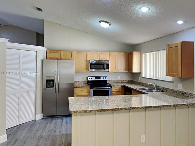 Building Photo - 512 NW 38th Terrace