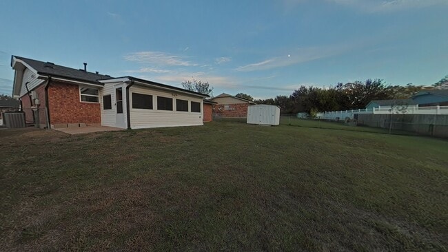 Building Photo - 4623 SE Mieling Dr