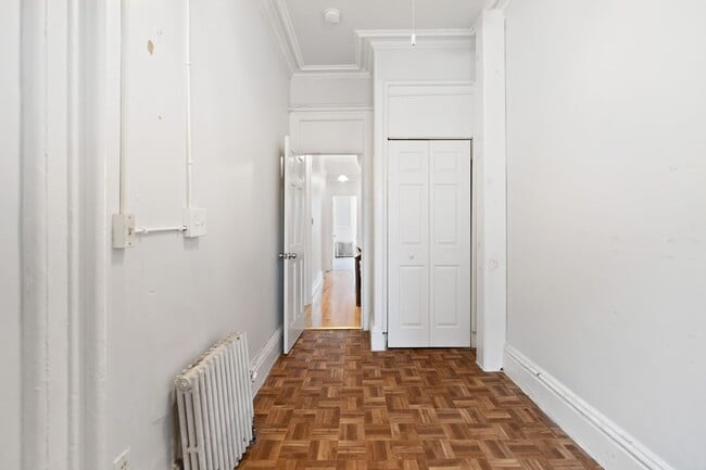 Building Photo - 277 Crown St