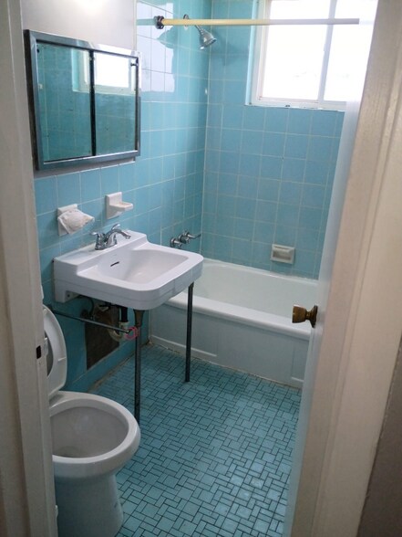 Building Photo - 13945 Superior Rd