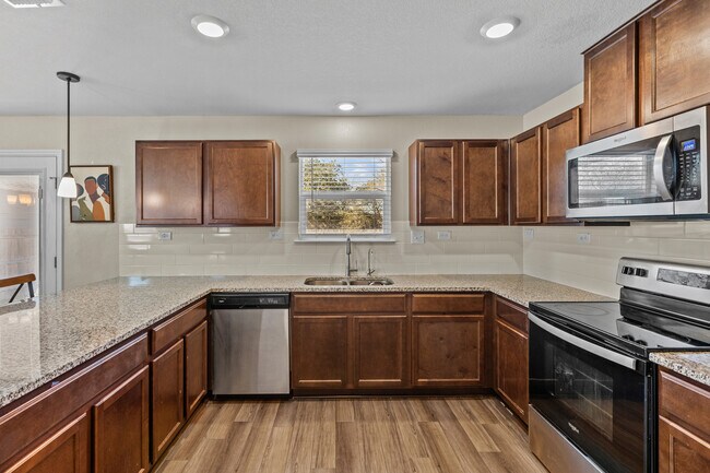 Building Photo - 1915 Overlook Knoll