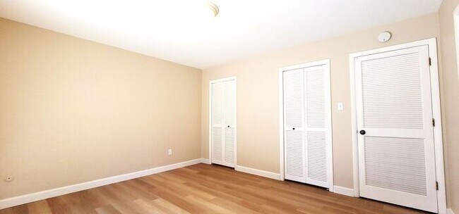 Building Photo - Beautiful 2 Bedroom / 2 Bath Bungalow Next to Hidden Valley Golf Club with Large Private Patio, N...