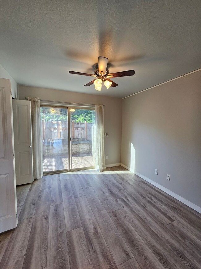 Building Photo - Bremerton Townhome with Puget Sound Views