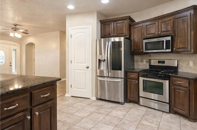 Building Photo - 832 Carol Ann Pl