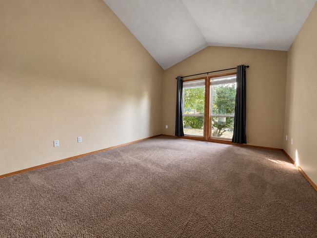 Building Photo - 17027 SW Lynnly Way