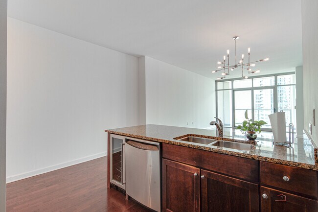 Building Photo - 1235 S Prairie Ave