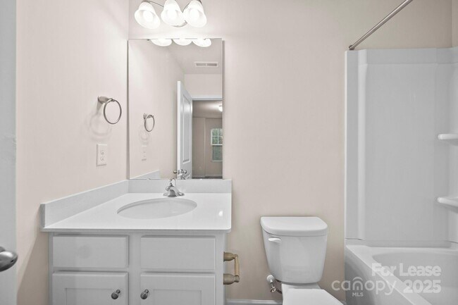 Building Photo - 711 Lackey St