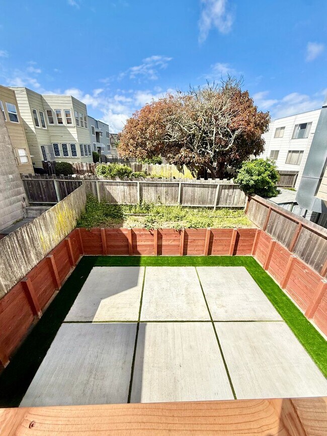 Building Photo - 5840