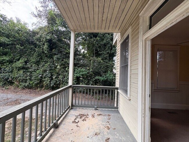 Building Photo - 946 Magnolia St