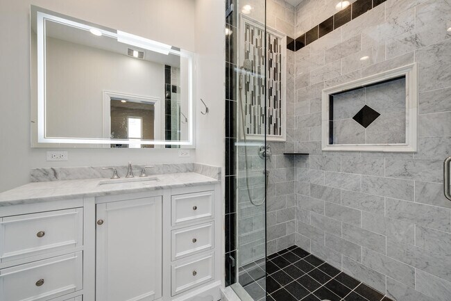 Building Photo - 1919 N Drake Ave