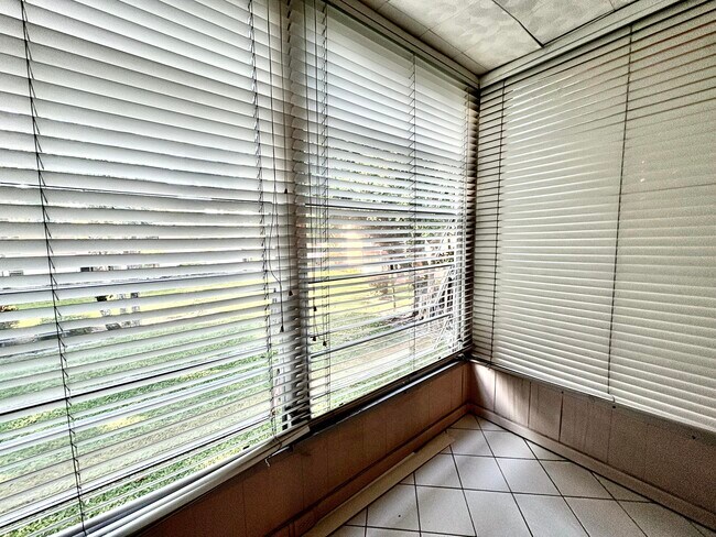 Building Photo - 19 Golfs Edge