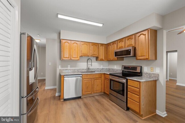 Building Photo - 205 Old Landing Ct
