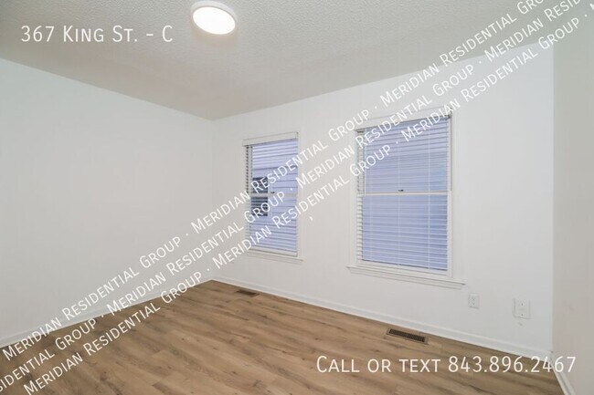 Building Photo - 367 King St