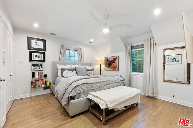 Building Photo - 1760 Nichols Canyon Rd