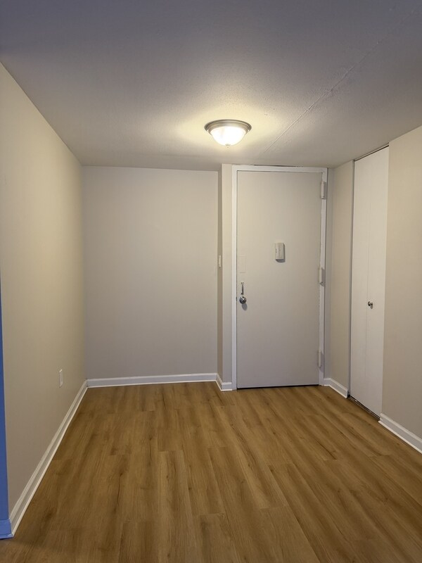 Building Photo - 967 Asylum Ave