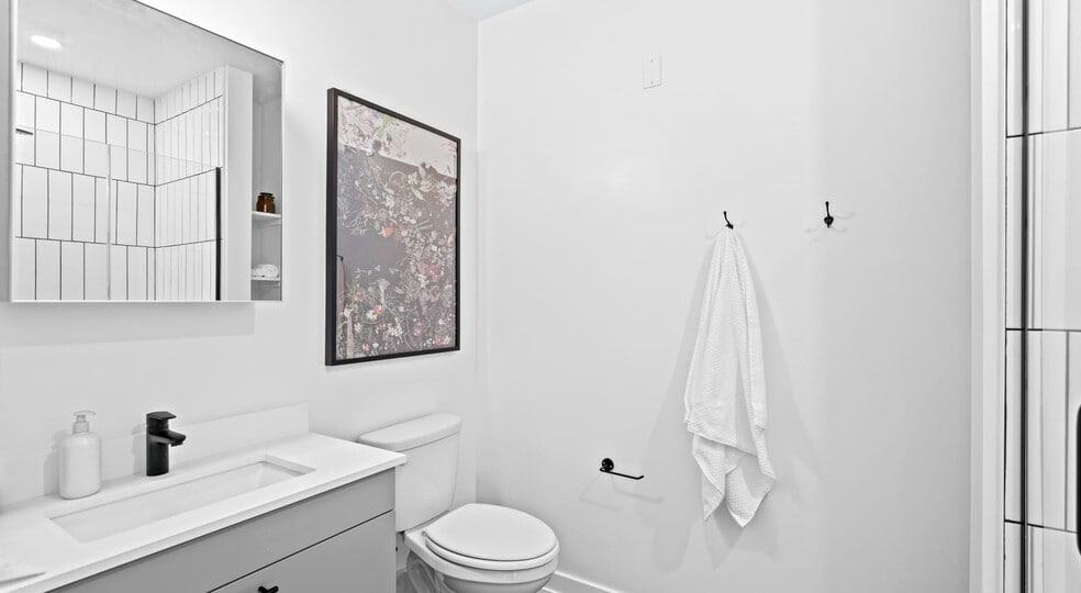 Building Photo - 5108 N Broadway St