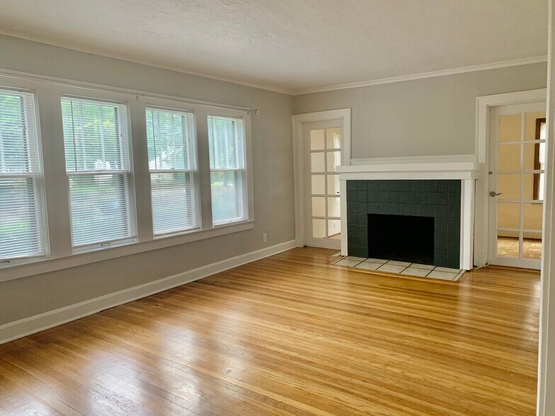 Huge Living room with bonus room through French doors - 5020 Virginia Ave