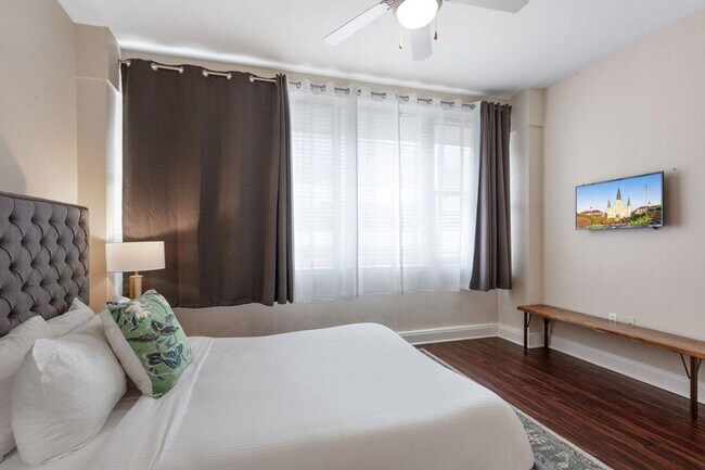 Building Photo - 925 Common St