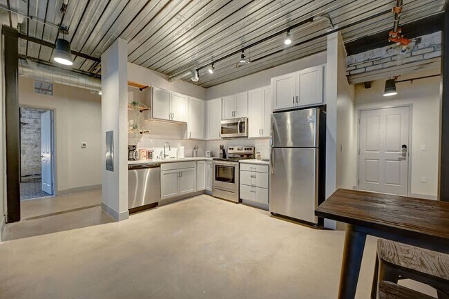 Building Photo - 1011 W Juneau Ave