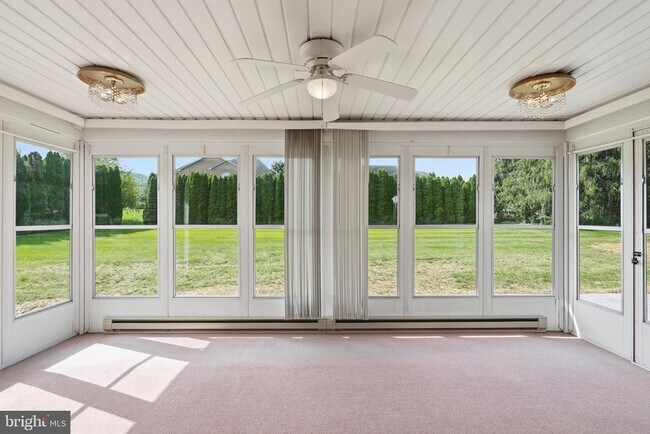 Building Photo - 11475 Pine Hill Dr