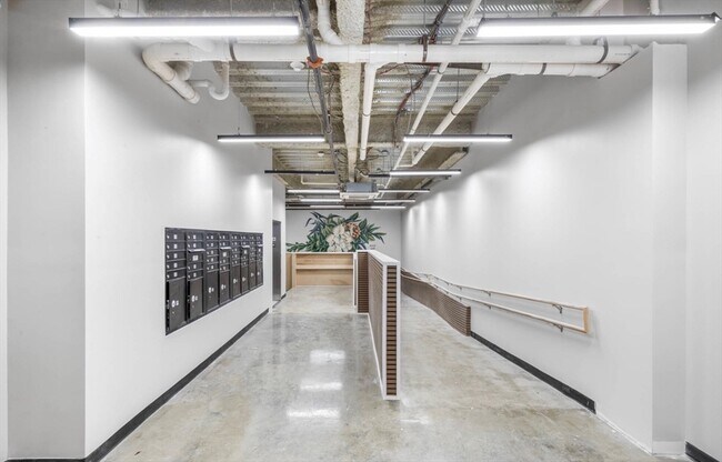 Building Photo - 400 W Broadway