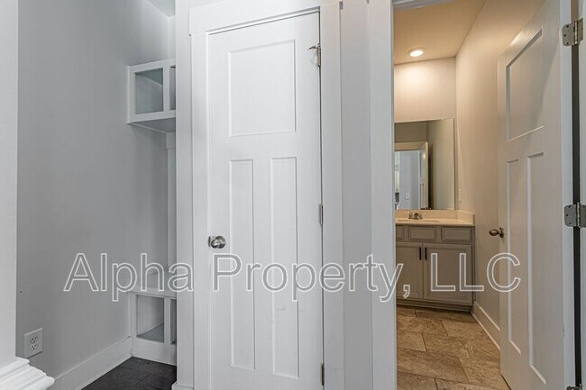 Building Photo - 112 Walking Stick Wy